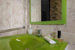 Ένα μπάνιο στο MESTA CENTRO +20 φωτογραφίες