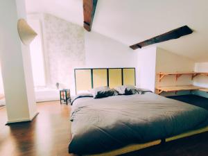 a bedroom with a large bed with two pillows at Superbe appartement duplex centre ville de Macon in Mâcon