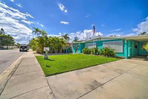Zahrada ubytování Walkable Florida Duplex 2 Blocks to Cocoa Beach!