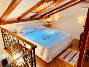Posteľ alebo postele v izbe v ubytovaní Seamans Apartment