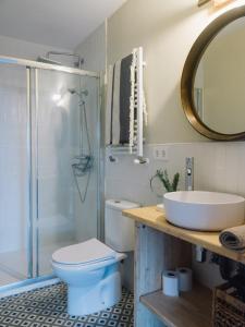 Phòng tắm tại "Amaluz Ocean Villa" Bilbao Beach para familias y grupos de amigos +44 ảnh