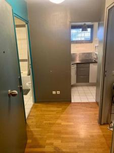 Afbeelding uit fotogalerij van Studio cosy avec balcon proche Paris in Boulogne-Billancourt