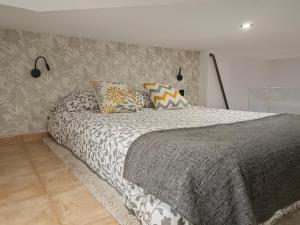 A bed or beds in a room at Budha Luxury Apartment Centro Histórico de Málaga