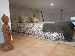 A bed or beds in a room at Budha Luxury Apartment Centro Histórico de Málaga