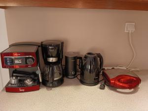 a group of appliances sitting on the floor next to a wall at Gabriel residence in Kardhakáta