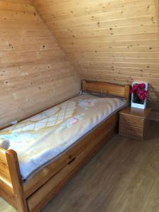 Łóżko lub łóżka w pokoju w obiekcie Chata z widokiem na Babią Górę