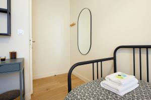 Posteľ alebo postele v izbe v ubytovaní expat renting - Le Barcelone - Compans - Parking