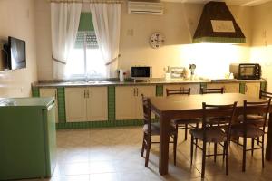 a kitchen with a table and chairs and a sink at CHIBITEL Alojamiento Rural in Córdoba