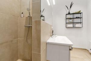 a bathroom with a shower and a sink at MEL&BENS Loft-Appartements Terrasse Weserstadion in Bremen +29 photos