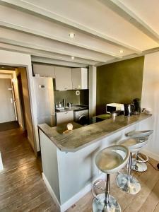 Køkken eller tekøkken på Superbe T3 duplex parking privé gratuit sur place