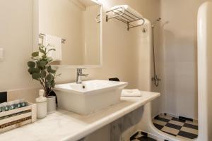 Un baño de Happy Apartments Mykonos