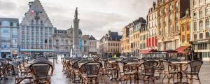 Nespecifikovaný výhled na destinaci Lille nebo výhled na město při pohledu z apartmánu
