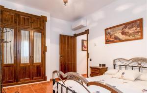 Posteľ alebo postele v izbe v ubytovaní 7 Bedroom Awesome Home In Lucena
