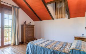 Posteľ alebo postele v izbe v ubytovaní 7 Bedroom Awesome Home In Lucena