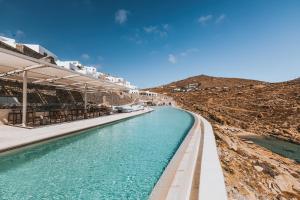 Bazén v ubytovaní Cali Mykonos alebo v jeho blízkosti