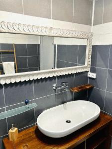 a bathroom with a white sink and a mirror at Villa KaZabona Saint-Pierre - Chambres d'hôte in Saint-Pierre