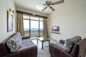 TV a/nebo společenská místnost v ubytování Glory Beach Resort