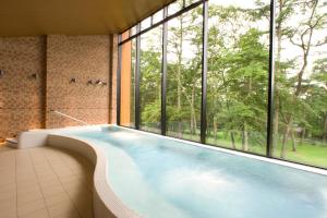 Bazén v ubytování Karuizawa Prince Hotel East nebo v jeho okolí