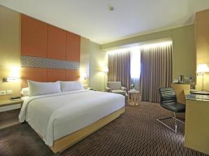 Katil atau katil-katil dalam bilik di All Sedayu Hotel Kelapa Gading