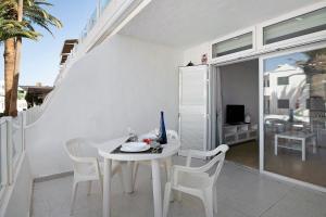 a white dining table and chairs on a balcony at Ianoa in Tías