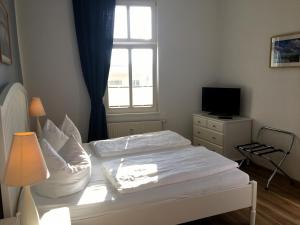a bedroom with a white bed and a window at Anna-App-10 in Ahlbeck