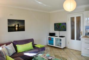 Un televizor și/sau centru de divertisment la Bellevue-App-15