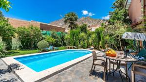 The swimming pool at or close to Casa Rural La Rubia Nigüelas by Ruralidays