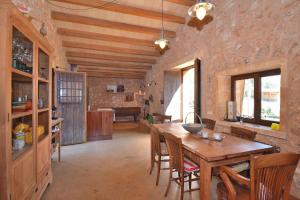 Kuchnia lub aneks kuchenny w obiekcie 019 Villa Nuria ET2369 by Mallorca Charme