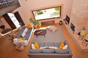 Telewizja i/lub zestaw kina domowego w obiekcie 019 Villa Nuria ET2369 by Mallorca Charme