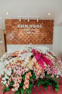 a pile of flowers on a table in front of a hotel at Khách sạn Kiên Ngọc in Cat Ba