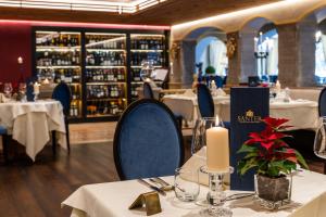 Nápoje v ubytovaní Romantik Hotel Santer
