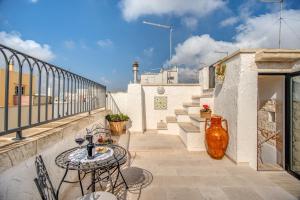 A balcony or terrace at Palazzo Stunis - Dimora di Charme