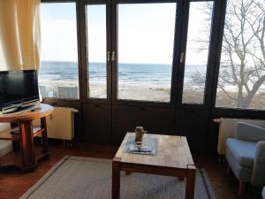a living room with a view of the beach at Strandklause-App-04 in Seebad Bansin in Heringsdorf