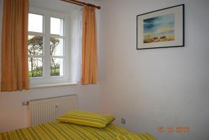 a bedroom with a bed and a window at Vineta-App-02 in Heringsdorf