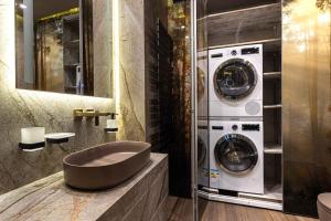 Vannituba majutusasutuses Luxury apartment in the superb location
