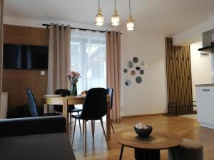 Televízia a/alebo spoločenská miestnosť v ubytovaní Apartament Grapa 29 K3 na terenie Sun & Snow Białka Tatrzańska