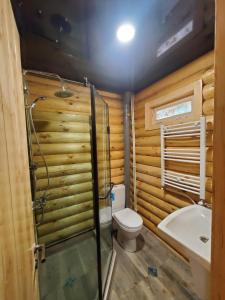 A bathroom at Деревянный дом