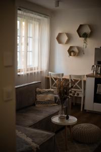 Posezení v ubytování KVARTÝR - nový apartmán na náměstí v České Lípě