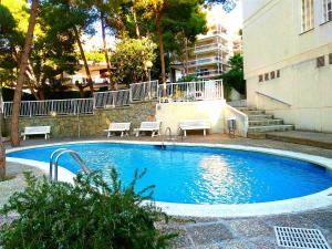 a large blue swimming pool next to a building at PARADIS 2 Planet Costa Dorada in Salou