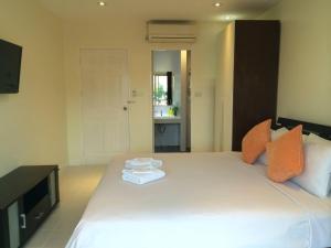 Postel nebo postele na pokoji v ubytování Glitter House Phuket