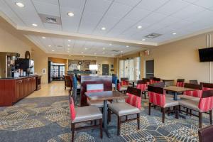 a restaurant with tables and chairs and a bar at Comfort Inn in Sturgeon Falls