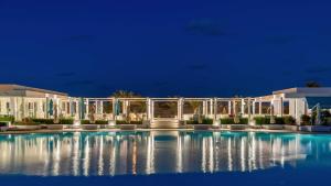 Bazén v ubytování Radisson Blu Palace Resort & Thalasso, Djerba nebo v jeho okolí