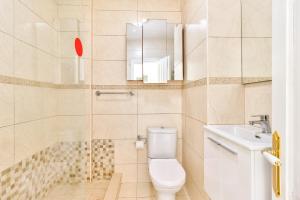 A bathroom at Los Gigantes Amazing Sea view WiFi Pool Parking