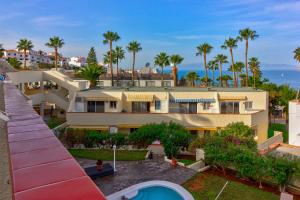 an aerial view of a house with palm trees at Los Gigantes Amazing Sea view WiFi Pool Parking in Acantilado de los Gigantes