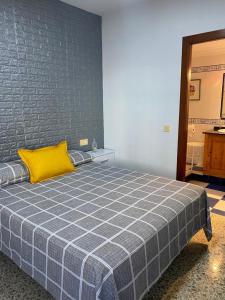 Fotografia z galérie ubytovania Apartamento en primera línea de playa con piscina. v destinácii El Puerto de Santa María