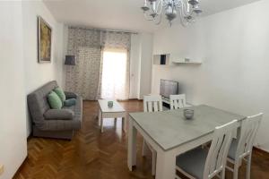 Fotografia z galérie ubytovania Apartamento en primera línea de playa con piscina. v destinácii El Puerto de Santa María