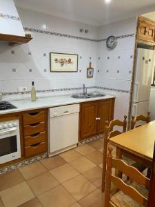 Fotografia z galérie ubytovania Apartamento en primera línea de playa con piscina. v destinácii El Puerto de Santa María