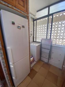 Fotografia z galérie ubytovania Apartamento en primera línea de playa con piscina. v destinácii El Puerto de Santa María