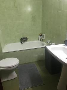 Fotografia z galérie ubytovania Apartamento en primera línea de playa con piscina. v destinácii El Puerto de Santa María