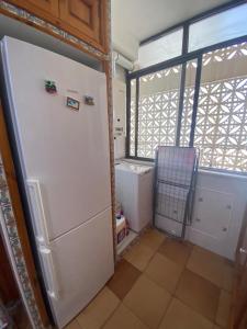 Fotografia z galérie ubytovania Apartamento en primera línea de playa con piscina. v destinácii El Puerto de Santa María
